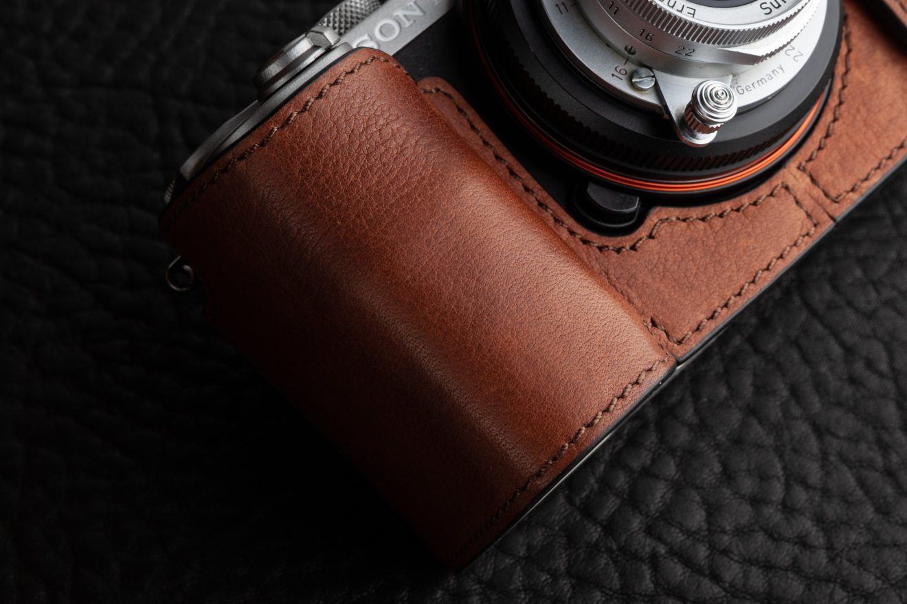Nice images of the Sony A7c with leather case | sonyalpharumors