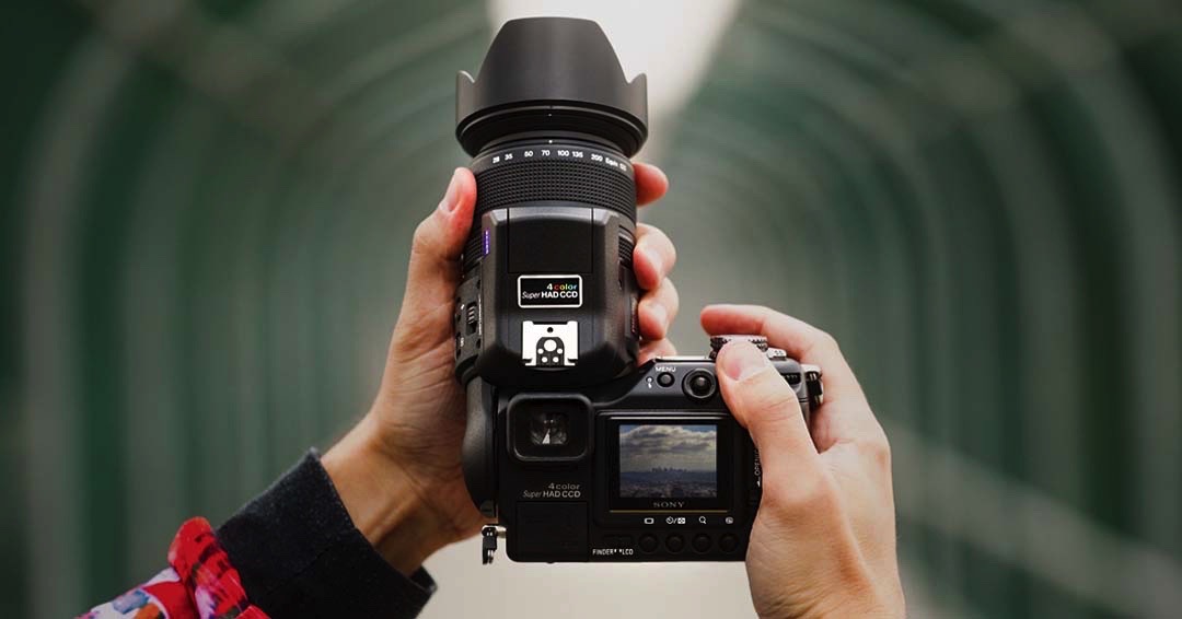 Curiosity: Review of the only Sony camera with RGBE Super CCD Sensor ...